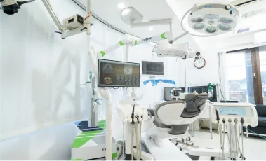 医療機器が整った診療ユニット